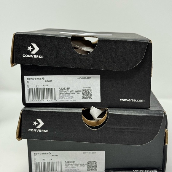 Converse Toddlers Little Kids Various Sizes Red Sneakers with Hearts NEW IN BOX - Picture 8 of 8